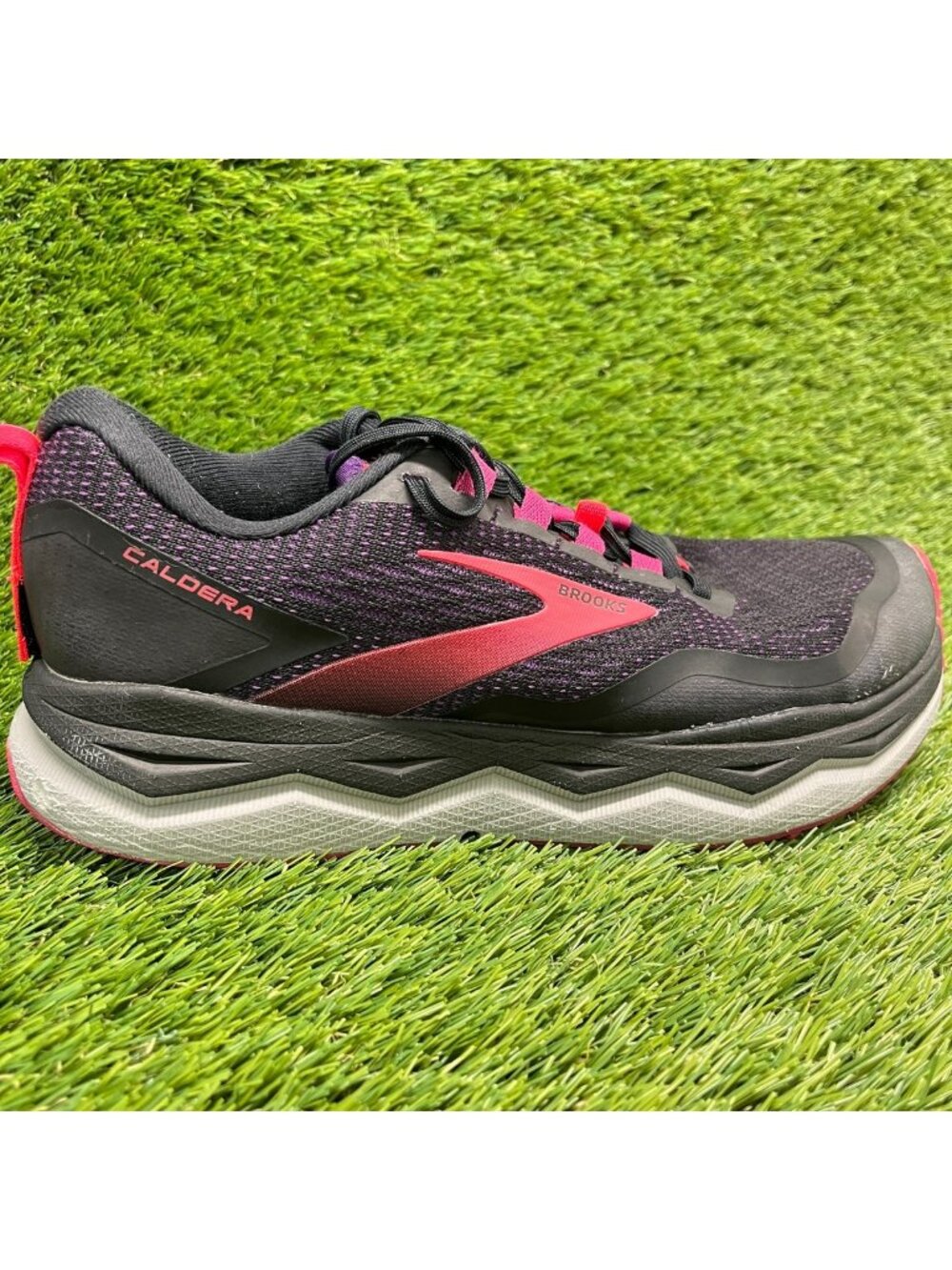 Brooks Caldera 5 Womens Size 10 Black Pink Athletic Trail Running Shoes Sneakers